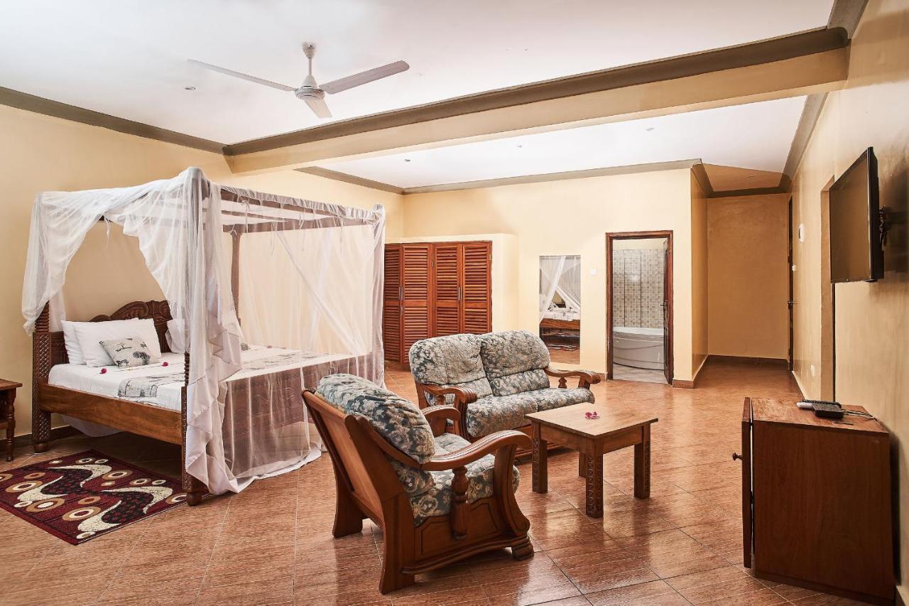 Coral Beach Resort Diani Beach Buitenkant foto