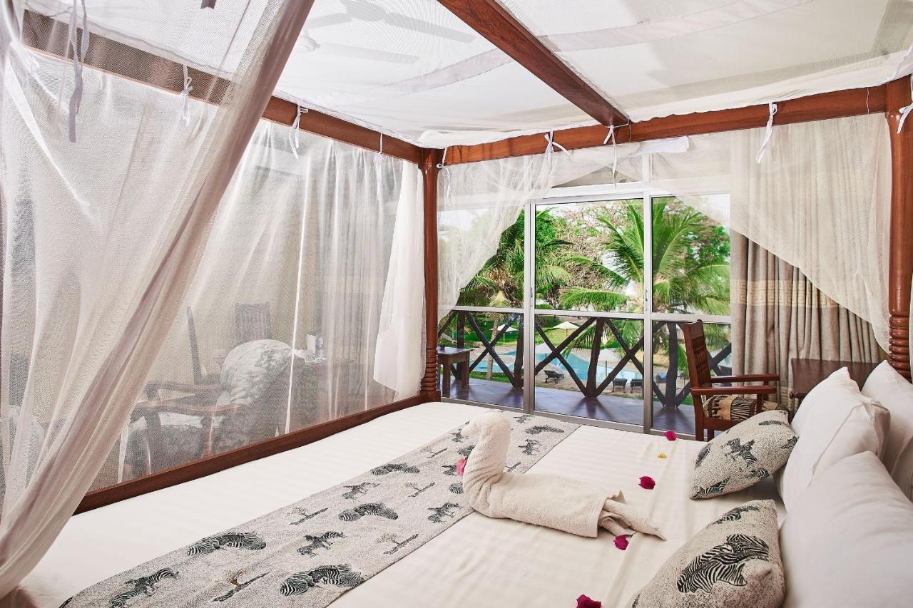 Coral Beach Resort Diani Beach Buitenkant foto