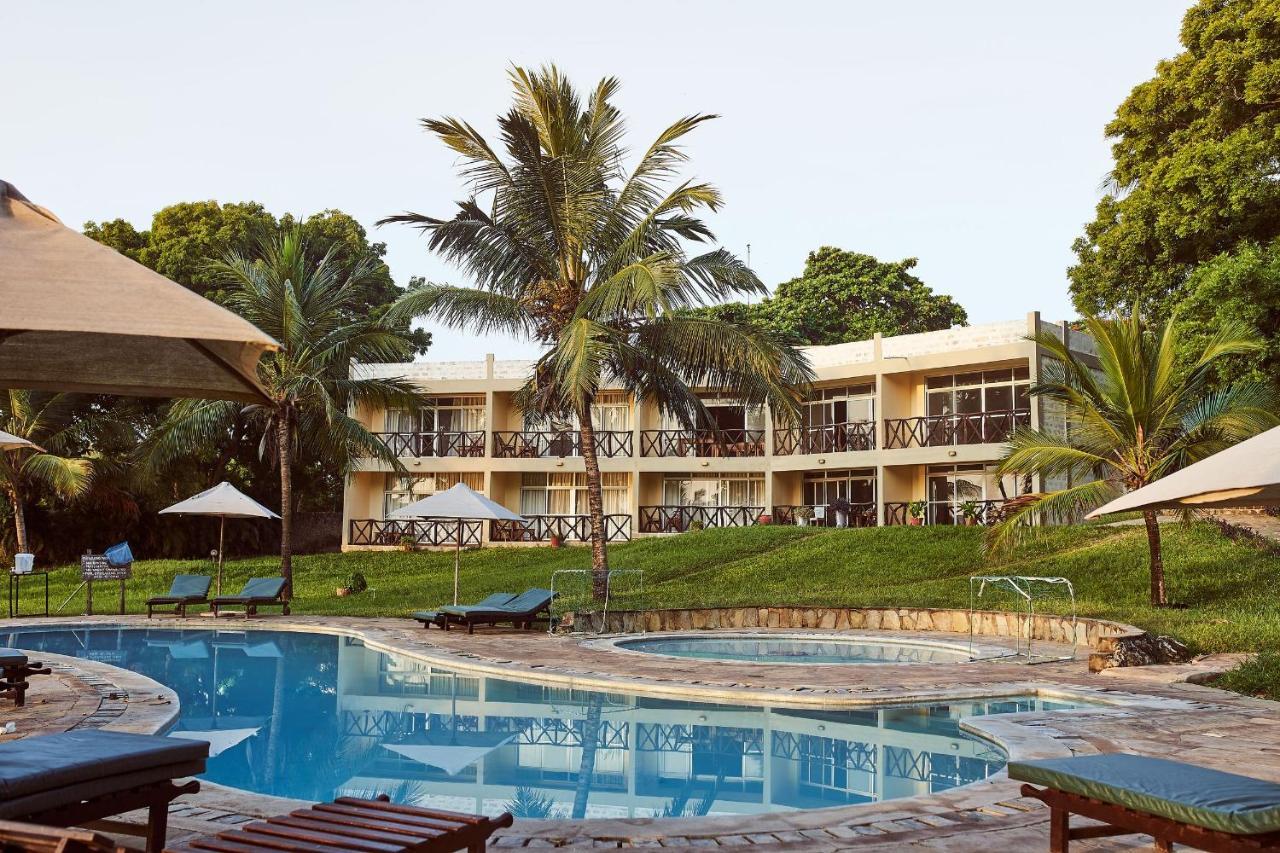 Coral Beach Resort Diani Beach Buitenkant foto
