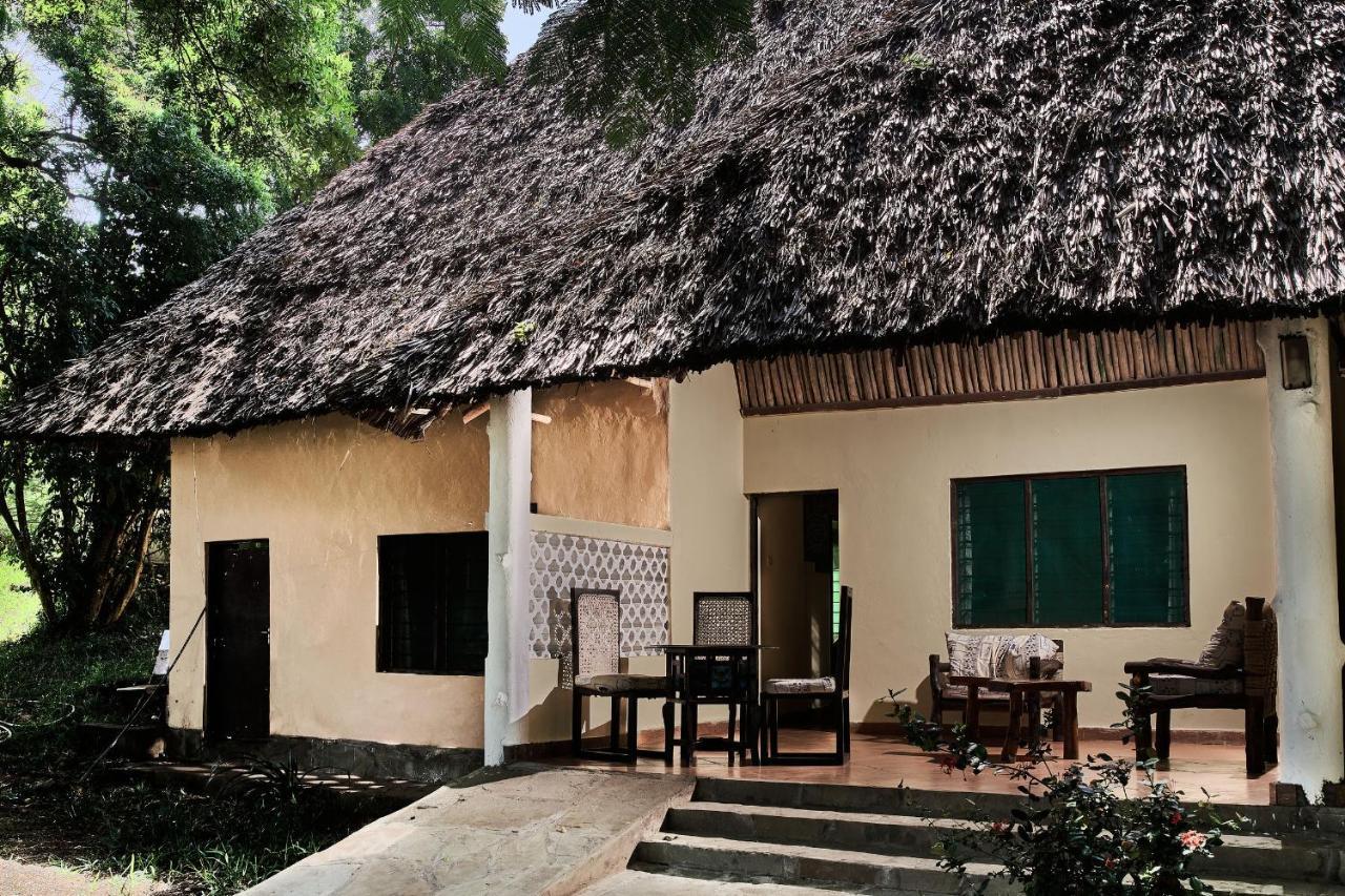 Coral Beach Resort Diani Beach Buitenkant foto