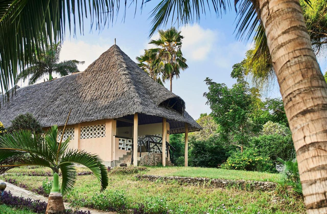 Coral Beach Resort Diani Beach Buitenkant foto