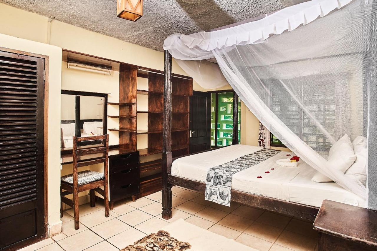 Coral Beach Resort Diani Beach Buitenkant foto