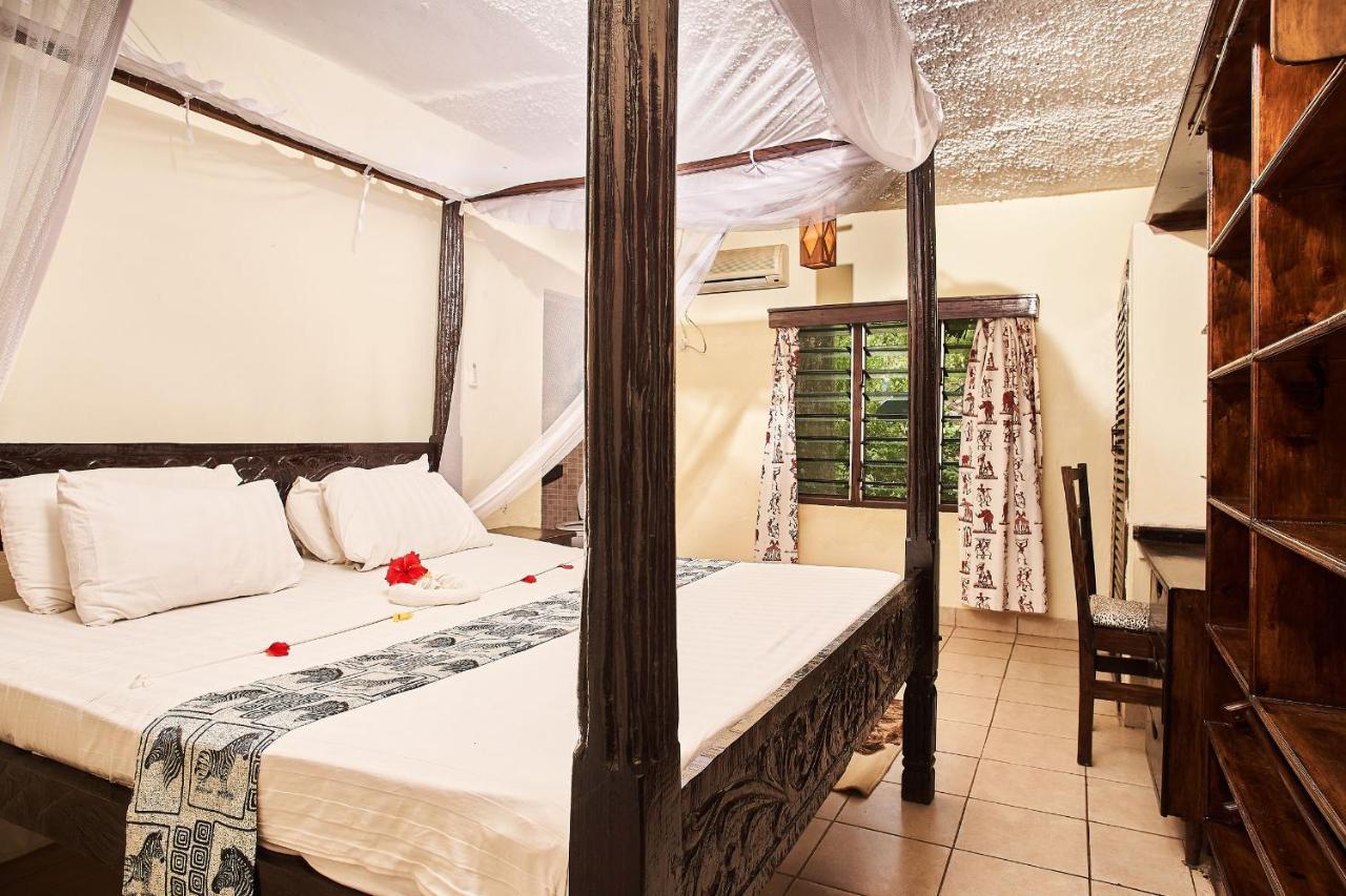 Coral Beach Resort Diani Beach Buitenkant foto