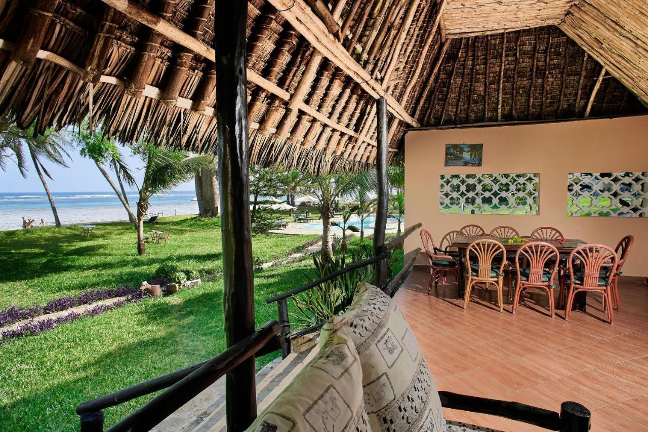 Coral Beach Resort Diani Beach Buitenkant foto