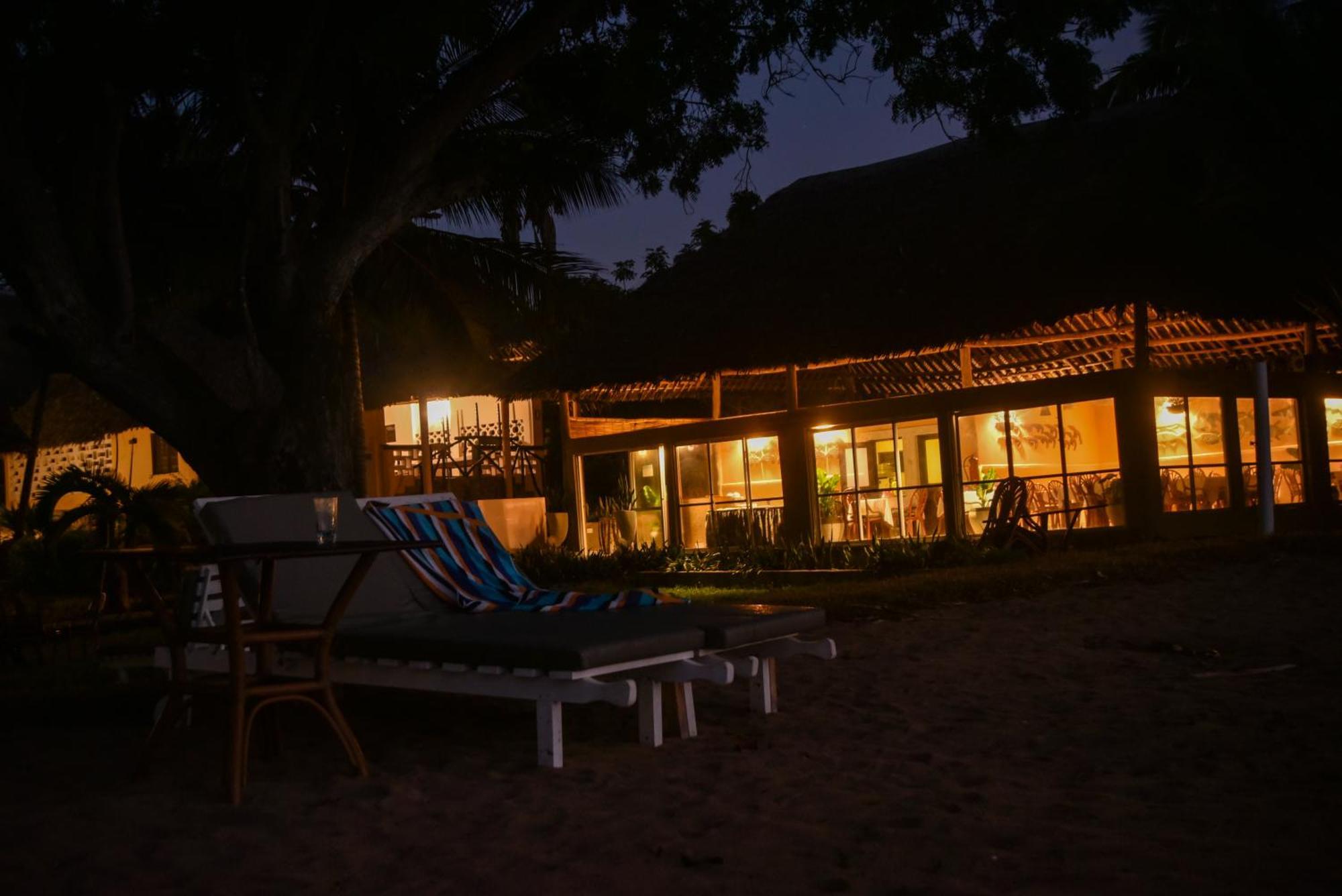 Coral Beach Resort Diani Beach Buitenkant foto