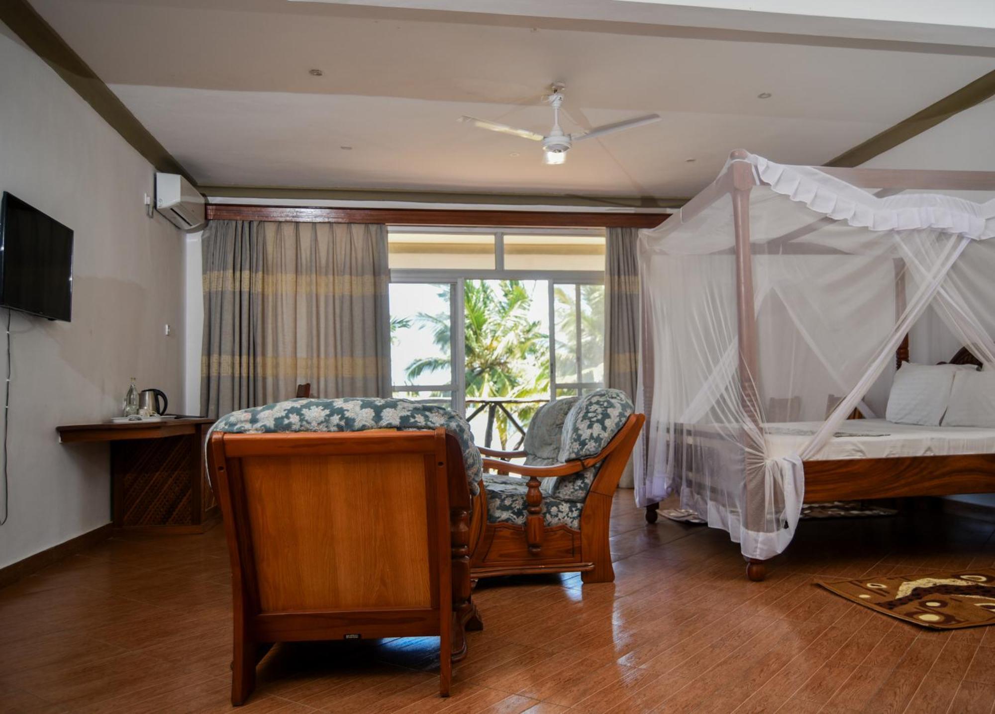 Coral Beach Resort Diani Beach Buitenkant foto