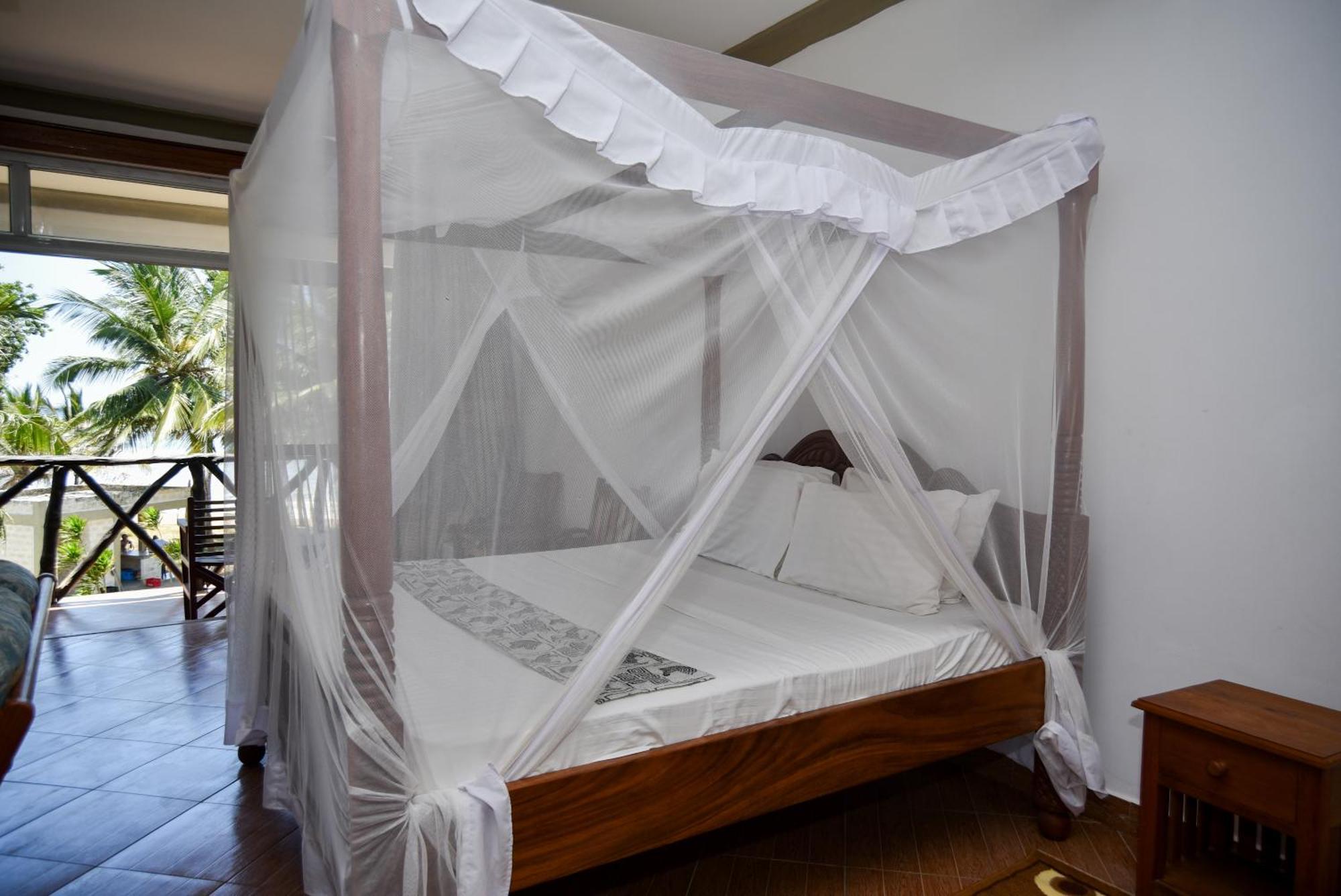 Coral Beach Resort Diani Beach Buitenkant foto