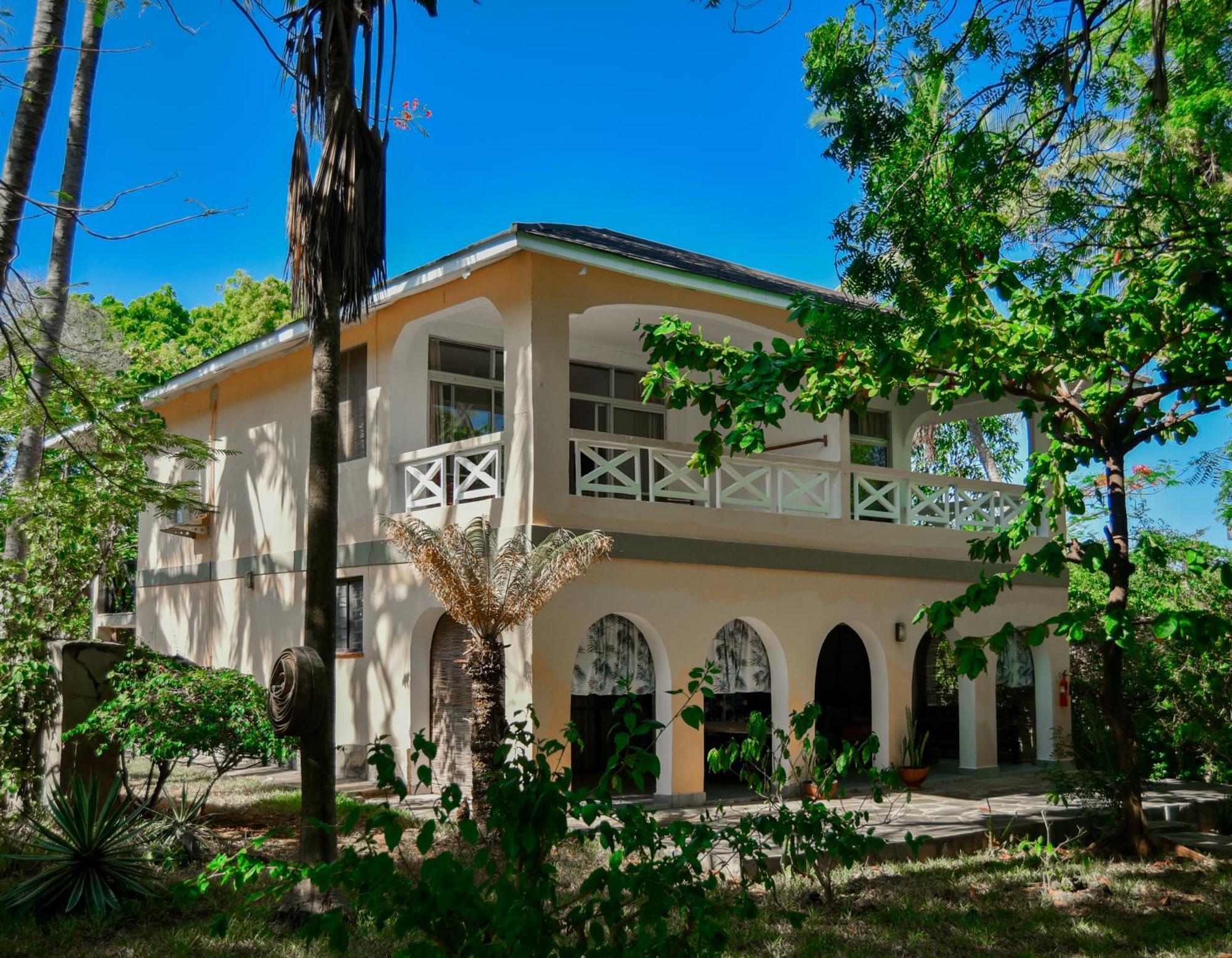 Coral Beach Resort Diani Beach Buitenkant foto