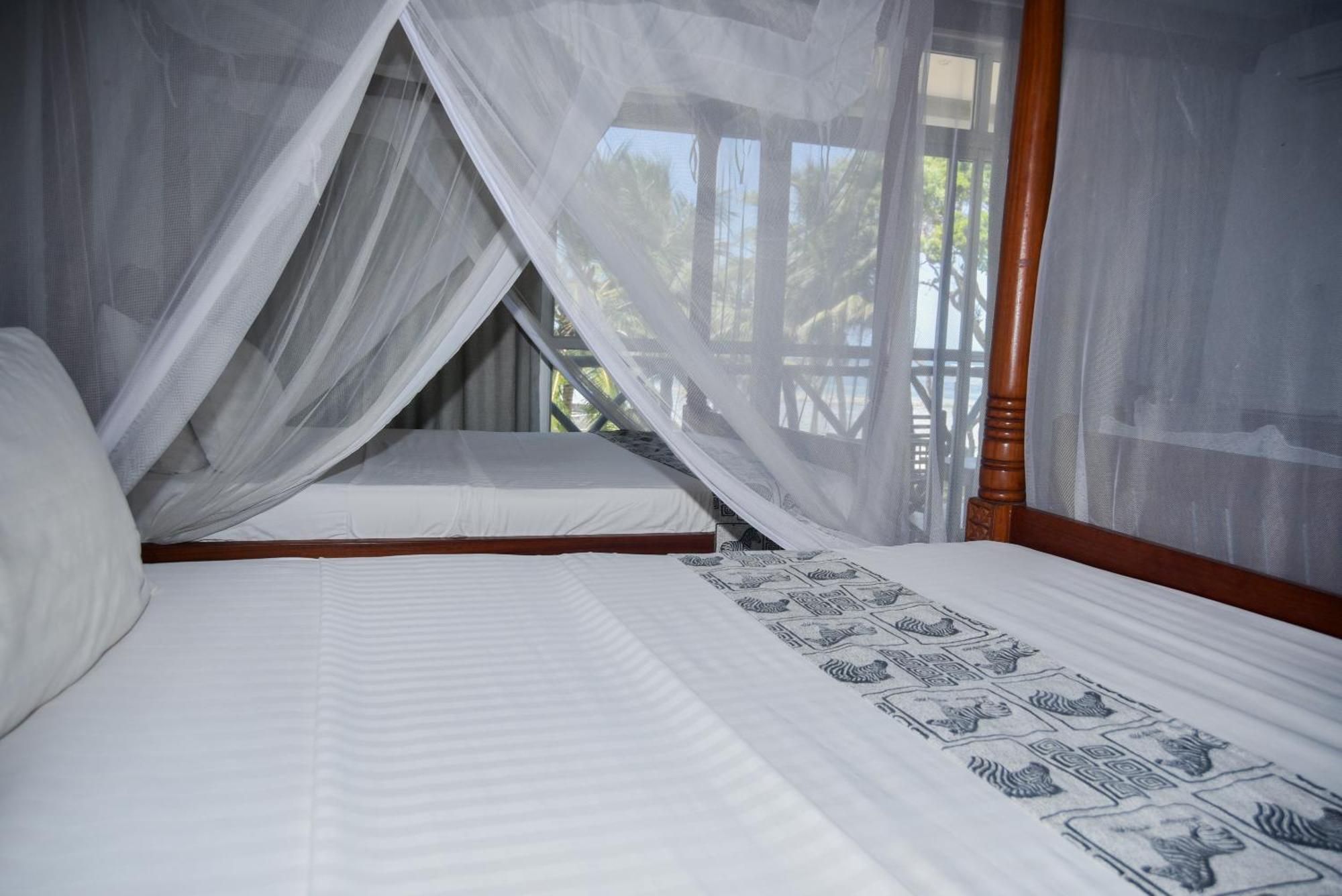 Coral Beach Resort Diani Beach Buitenkant foto
