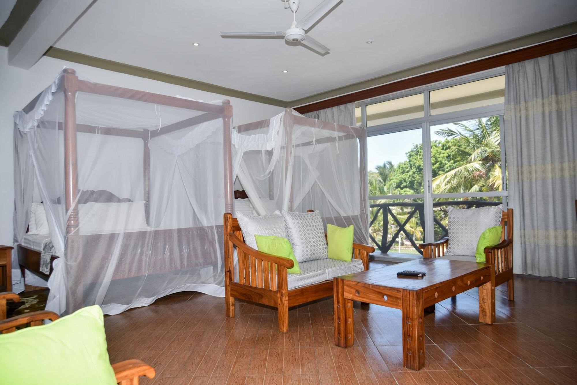 Coral Beach Resort Diani Beach Buitenkant foto