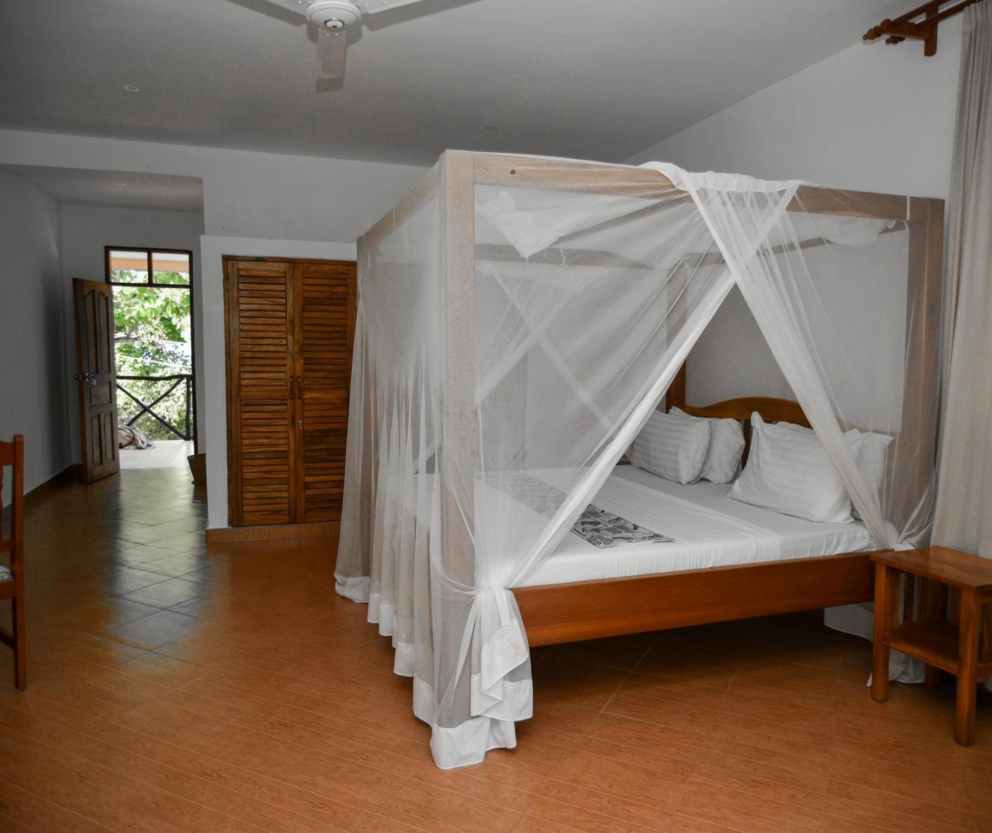Coral Beach Resort Diani Beach Buitenkant foto