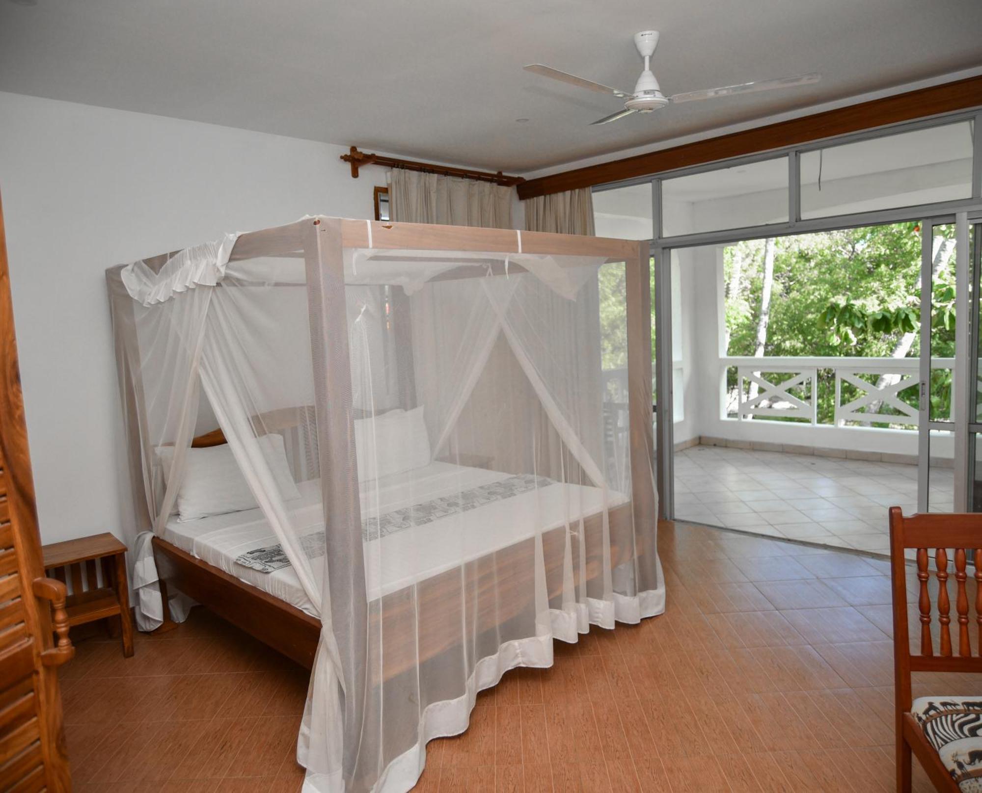 Coral Beach Resort Diani Beach Buitenkant foto
