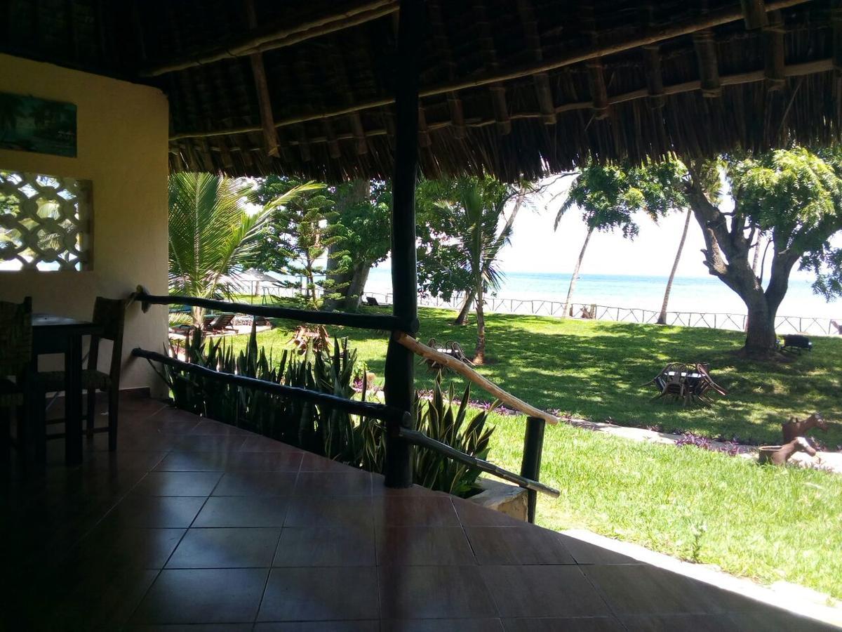 Coral Beach Resort Diani Beach Buitenkant foto